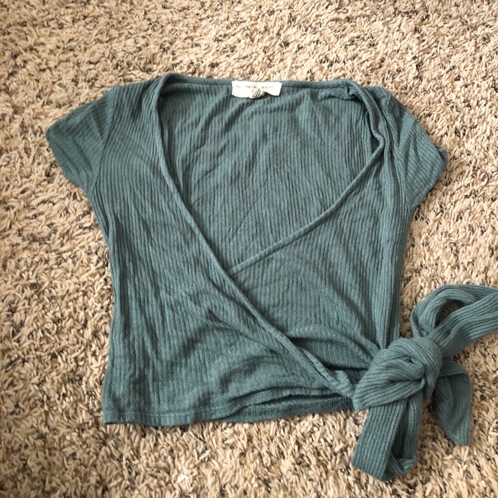 urban outfitters side tie crop top